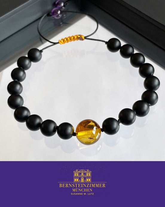 "Orion Nr. 1" Armband mit Bernstein-Inkluse & Onyx Gr. XXL · Unikat